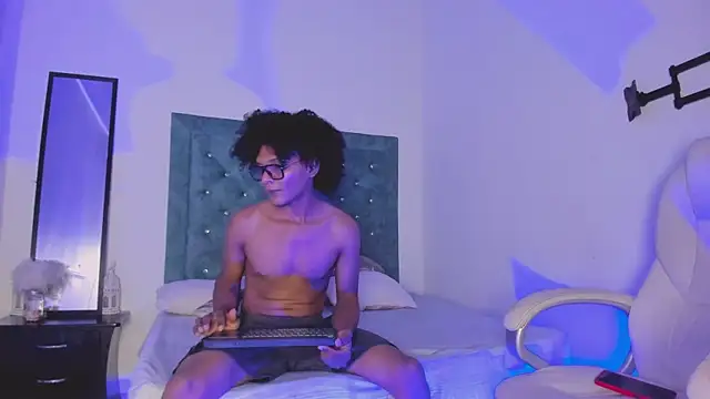 LatinoDark online show from 03.03.26