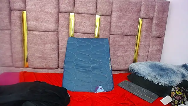 FRANCESCA LOVE  online show from 04.23.26