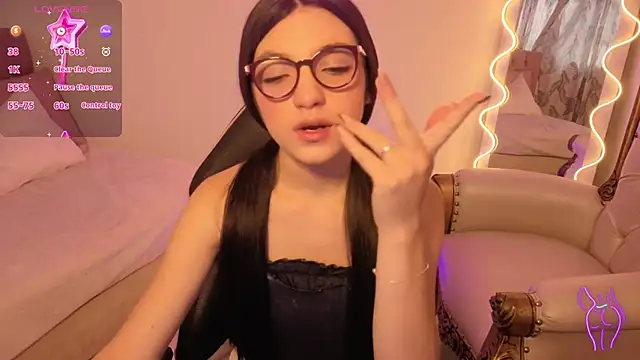 Snapshot of MAHYRA_TAY chatting on 02.12.26 MAHYRA TAY online show from 02.12.26