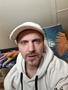 Snapshot of SwatRocShy chatting on 03.12.26 SwatRocShy online show from 03.12.26