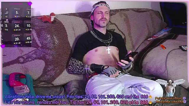 Snapshot of SwatRocShy chatting on 04.10.26 SwatRocShy online show from 04.10.26