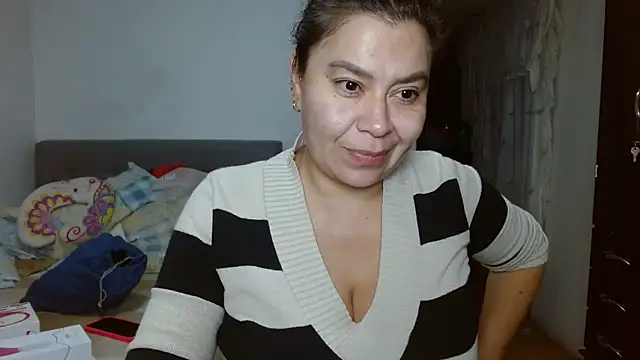 Snapshot of Karo_sexy chatting on 01.24.25 Karo sexy online show from 01.24.25