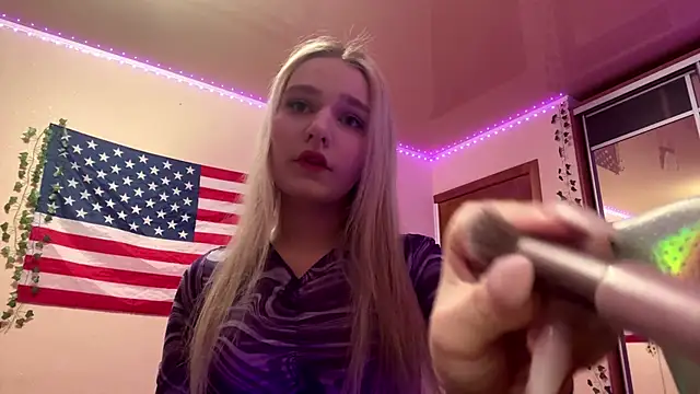 MiaBerlateen online show from 02.26.26