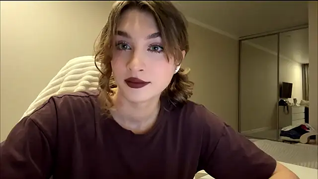 Snapshot of ElliKrovel chatting on 02.15.26 ElliKrovel online show from 02.15.26