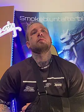 Snapshot of Smokebluntafterblunt chatting on 03.09.26 Smokebluntafterblunt online show from 03.09.26