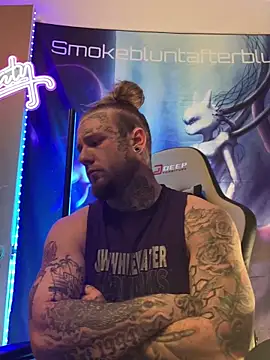 Snapshot of Smokebluntafterblunt chatting on 03.25.26 Smokebluntafterblunt online show from 03.25.26