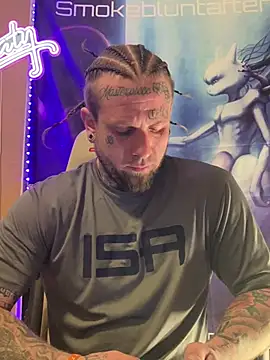 Snapshot of Smokebluntafterblunt chatting on 04.11.26 Smokebluntafterblunt online show from 04.11.26