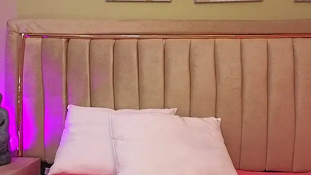 Snapshot of Mia_Naive chatting on 03.19.26 Mia Naive online show from 03.19.26