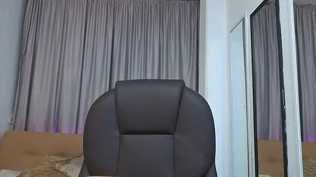 Snapshot of Mia_Naive chatting on 03.27.26 Mia Naive online show from 03.27.26