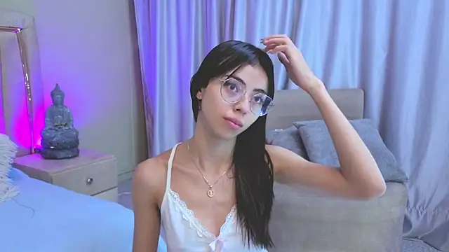 Mia Naive online show from 05.18.26