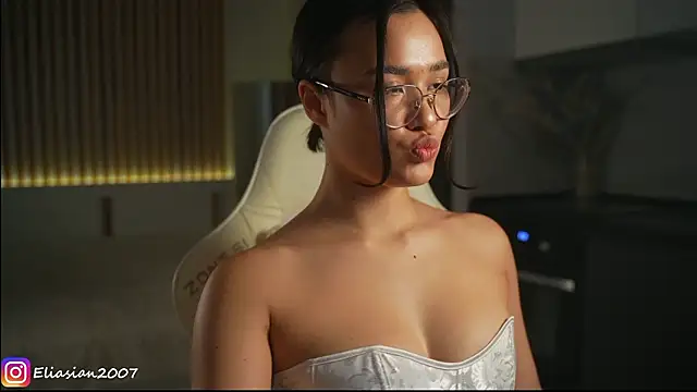 Snapshot of Eliasian chatting on 03.27.26 Eliasian online show from 03.27.26