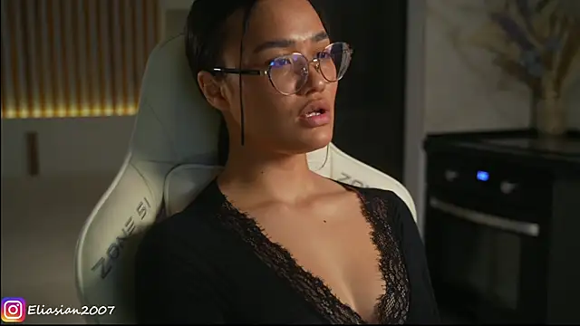 Snapshot of Eliasian chatting on 03.31.26 Eliasian online show from 03.31.26