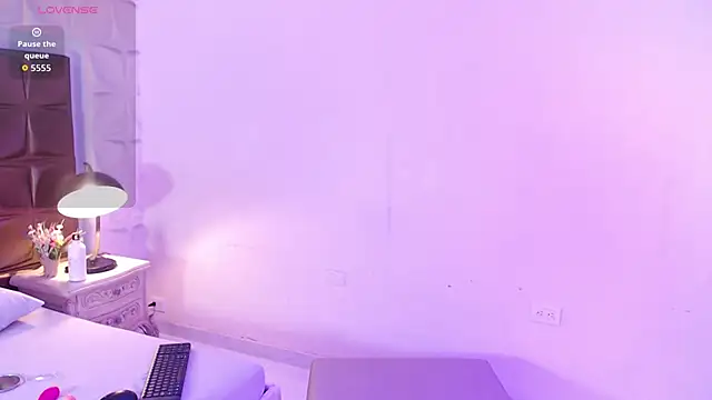 LunaJohns online show from 04.09.26