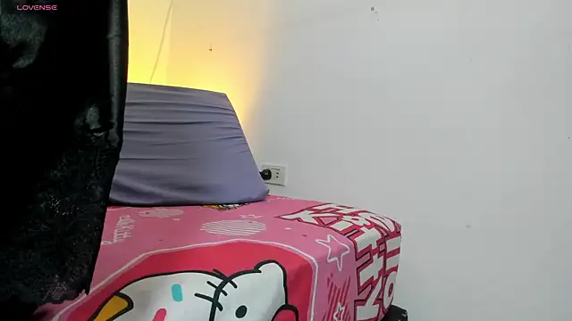 MiaEvans0 online show from 05.28.26