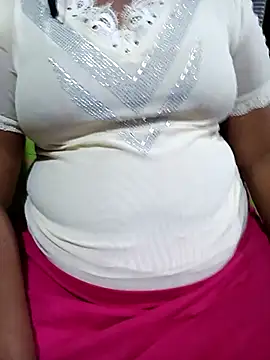 Snapshot of tamilkayal431 chatting on 02.14.26 tamilkayal431 online show from 02.14.26