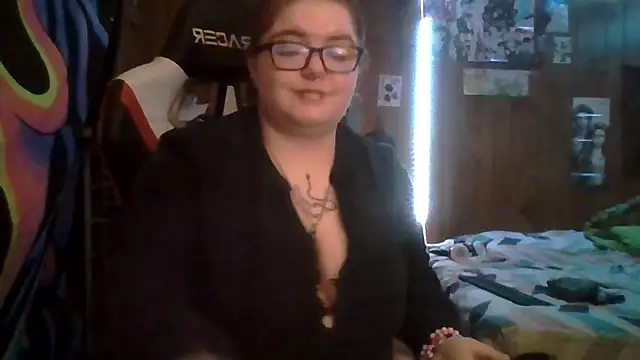 Snapshot of thatskarma chatting on 02.18.26 thatskarma online show from 02.18.26