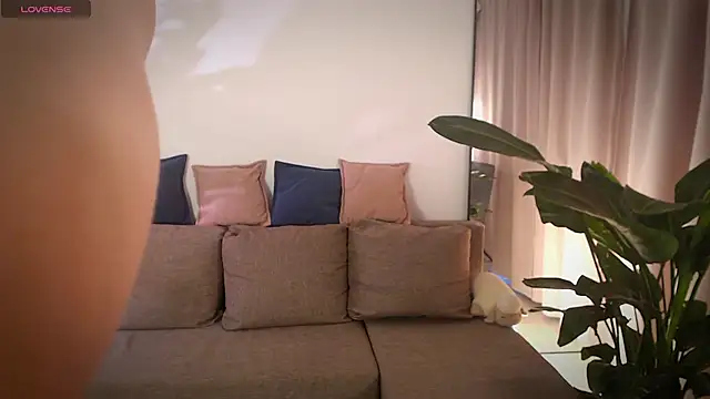 Alika L V online show from 04.13.26