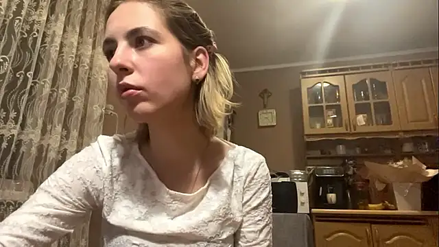 Snapshot of CharmingBlonde chatting on 02.17.26 CharmingBlonde online show from 02.17.26