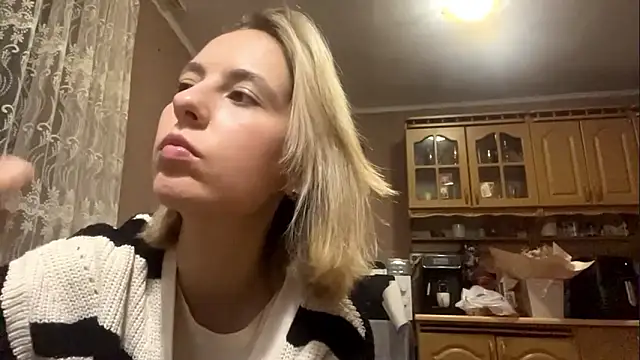 Snapshot of CharmingBlonde chatting on 02.20.26 CharmingBlonde online show from 02.20.26