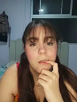 Snapshot of its_lauu_ chatting on 02.15.26 its lauu online show from 02.15.26