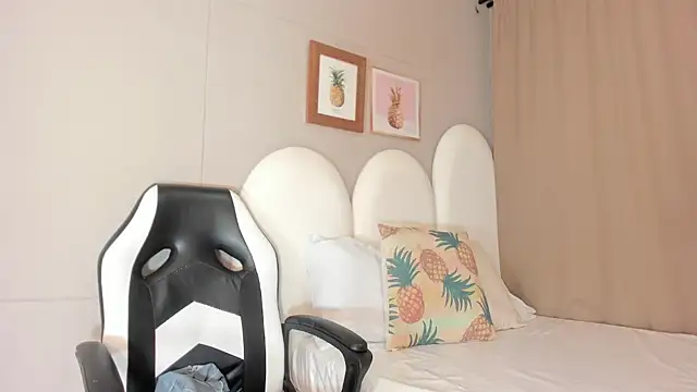 luna bradley  online show from 03.31.26