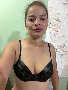 Snapshot of AriBeautiful chatting on 02.21.26 AriBeautiful online show from 02.21.26