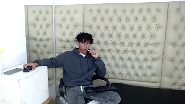 Snapshot of DaviidBuckx_ chatting on 02.09.26 DaviidBuckx online show from 02.09.26