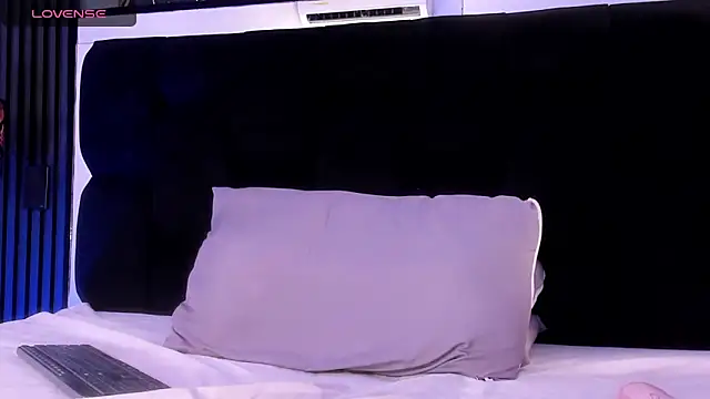 light eyes  online show from 06.12.26