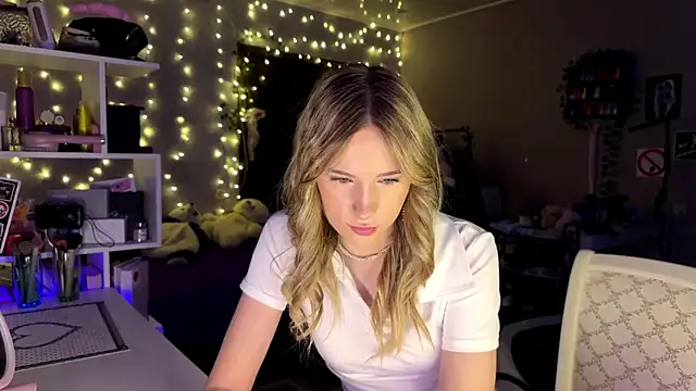 Snapshot of amily_sunray chatting on 02.15.26 amily sunray online show from 02.15.26