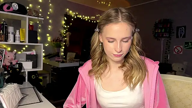 Snapshot of amily_sunray chatting on 03.26.26 amily sunray online show from 03.26.26