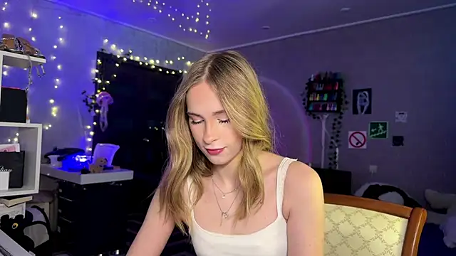 Snapshot of amily_sunray chatting on 04.16.26 amily sunray online show from 04.16.26