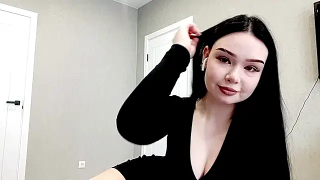 MiaAsterr online show from 02.28.26