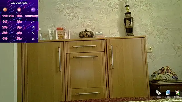 Snapshot of CurvyWild_Lady30 chatting on 04.15.26 CurvyWild Lady30 online show from 04.15.26