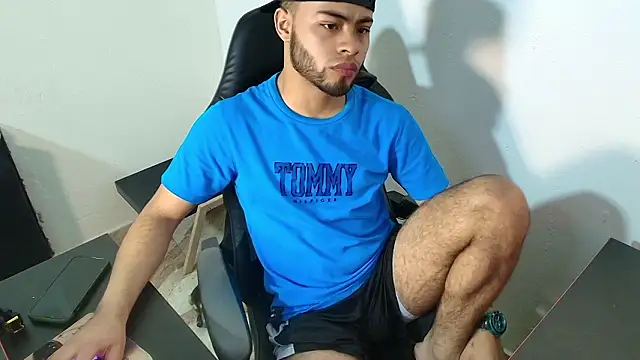 Snapshot of Xanderstone00 chatting on 02.16.26 Xanderstone00 online show from 02.16.26