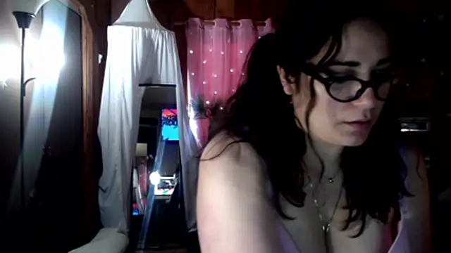 Snapshot of VelvetBrunetteXo chatting on 02.20.26 VelvetBrunetteXo online show from 02.20.26