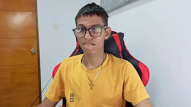 Snapshot of Niklausxxx chatting on 02.25.26 Niklausxxx online show from 02.25.26