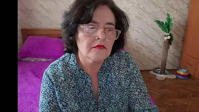 Snapshot of xMaryxAnne chatting on 04.04.26 xMaryxAnne online show from 04.04.26