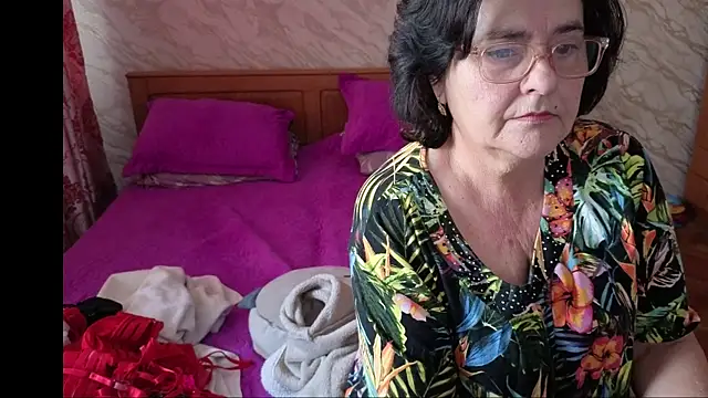 Snapshot of xMaryxAnne chatting on 04.16.26 xMaryxAnne online show from 04.16.26