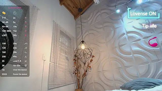 Snapshot of sophieBlair_ chatting on 04.10.26 sophieBlair online show from 04.10.26