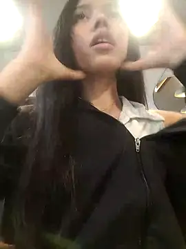 Snapshot of jadelaurent chatting on 02.28.26 jadelaurent online show from 02.28.26