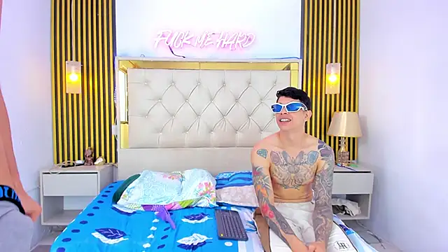 Snapshot of Adventurous_Boys chatting on 04.06.26 Adventurous Boys online show from 04.06.26