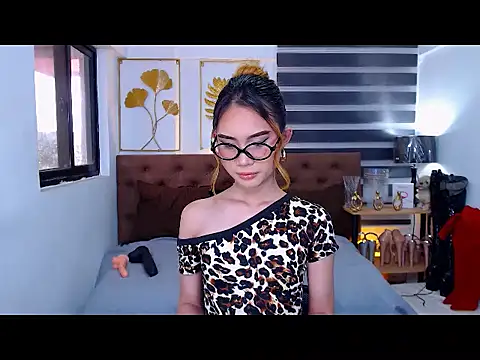 Snapshot of JuicyCockThea chatting on 03.13.26 JuicyCockThea online show from 03.13.26