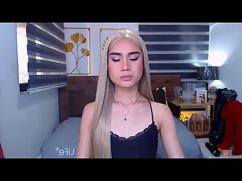 Snapshot of JuicyCockThea chatting on 04.13.26 JuicyCockThea online show from 04.13.26