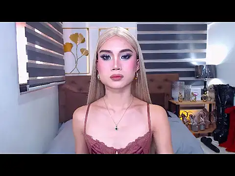 Snapshot of JuicyCockThea chatting on 06.15.26 JuicyCockThea online show from 06.15.26
