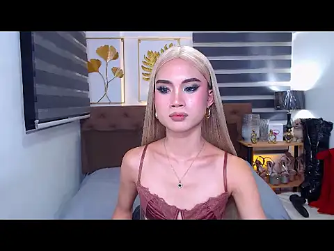 Snapshot of JuicyCockThea chatting on 06.15.26 JuicyCockThea online show from 06.15.26