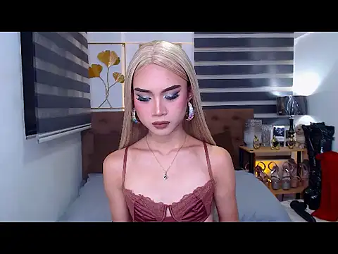 Snapshot of JuicyCockThea chatting on 06.18.26 JuicyCockThea online show from 06.18.26
