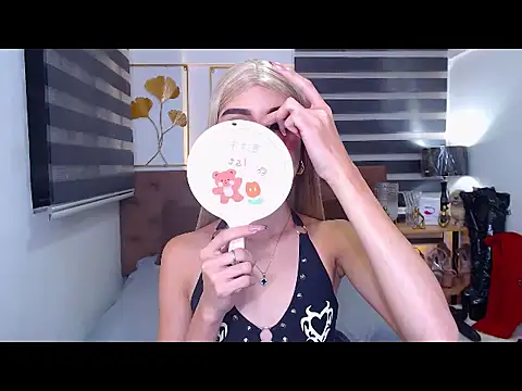 Snapshot of JuicyCockThea chatting on 06.20.26 JuicyCockThea online show from 06.20.26