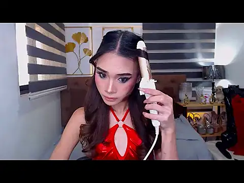 Snapshot of JuicyCockThea chatting on 07.15.26 JuicyCockThea online show from 07.15.26