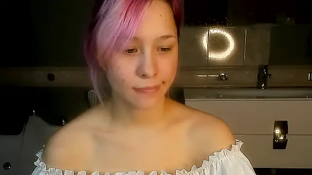 EmilyTrase online show from 04.06.26