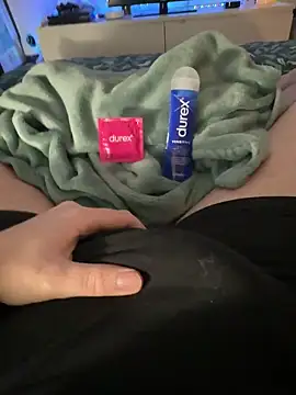 Snapshot of Thomascrtz chatting on 02.18.26 Thomascrtz online show from 02.18.26